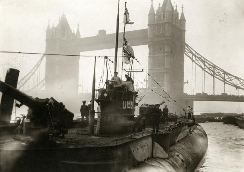 U155 in London, 1918